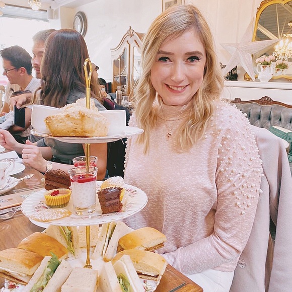 Meet your Posher, Tiara - Picture 1 of 2